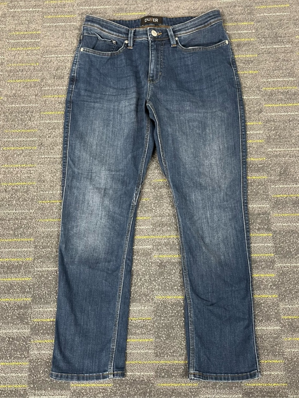 DUER N2X Performance Relaxed Taper Jeans Mens 32x30 Blue Faded Stretch Casual